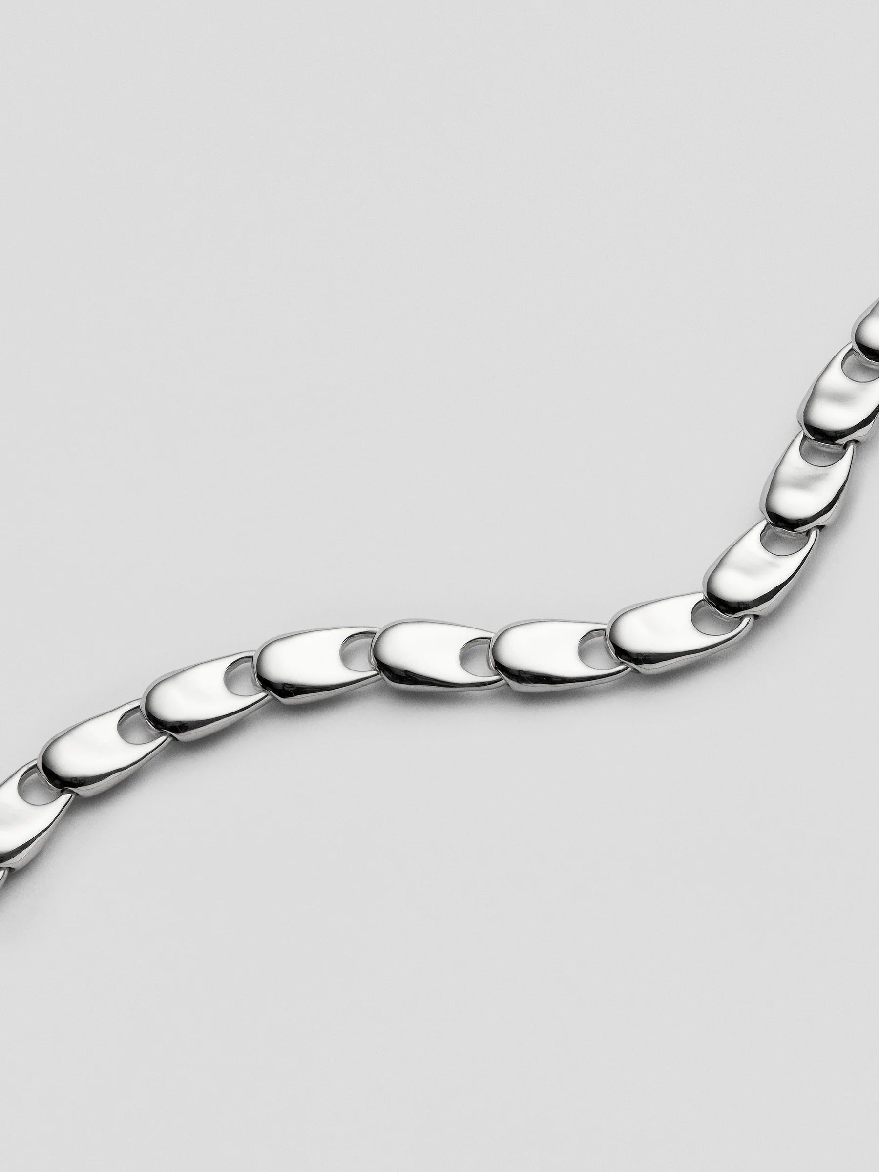 Close-up of Kinraden Mini Electra Necklace Large showing polished recycled sterling silver oval links and curved chain silhouette
