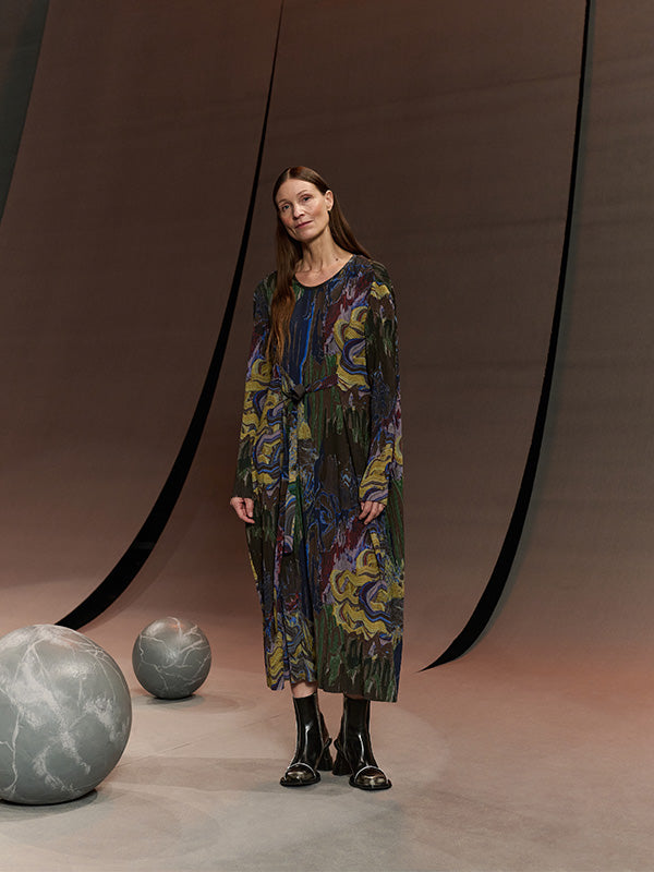 O Dress in Graphic Slopes Dark from Henrik Vibskov